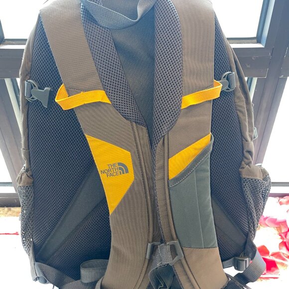 Used backpack in good condition - Picture 3 of 16